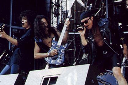 live.jpg (24003 bytes)